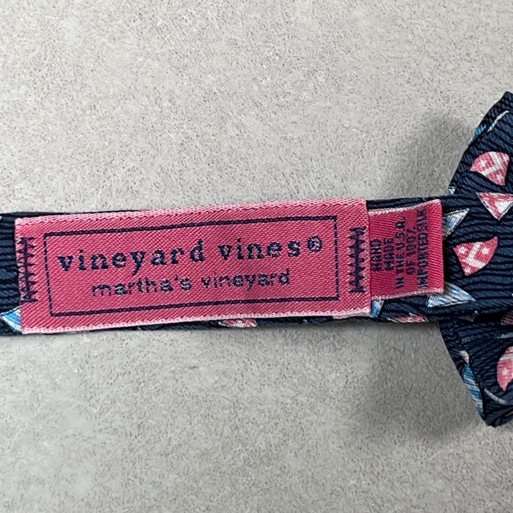 Vineyard Vines Bow Tie Mens Navy Blue Sailboat Pennant Silk Adjustable PreTied - Picture 2 of 4